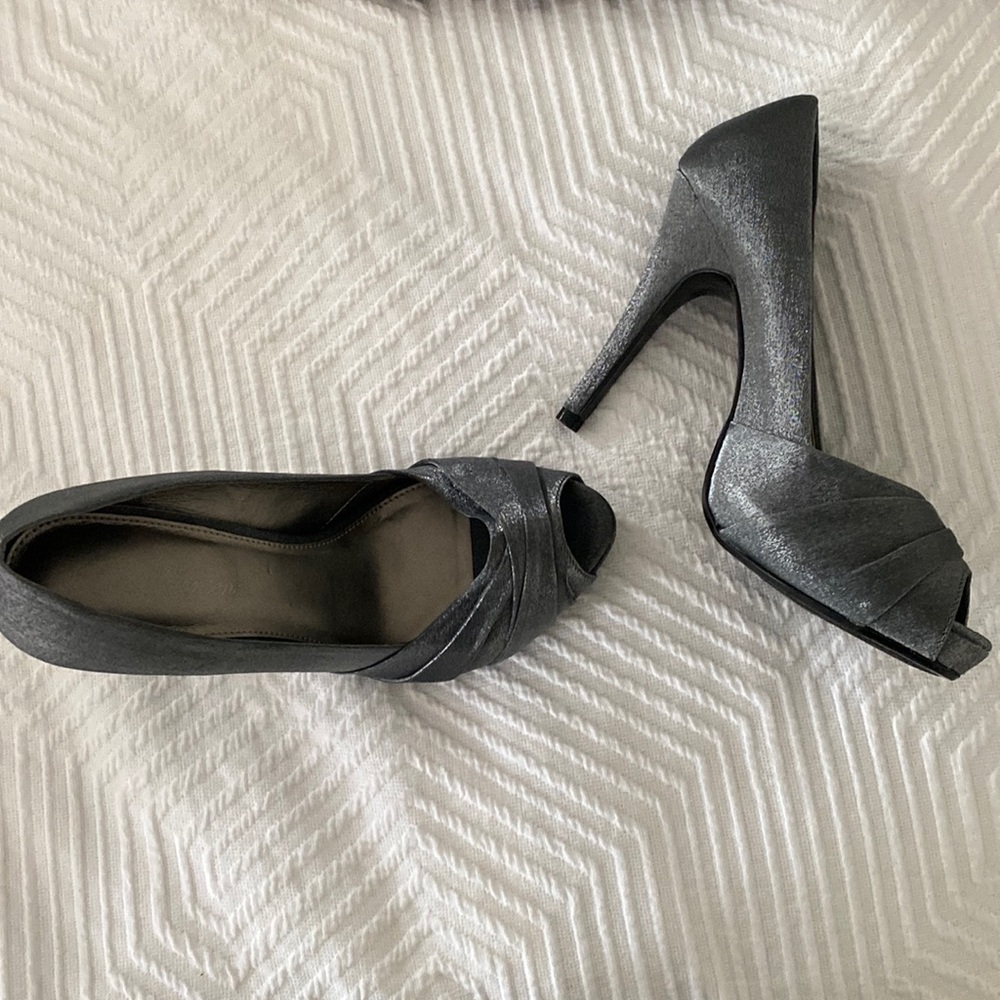 Lulu Townsend shore in good condition grey pewter shimmer